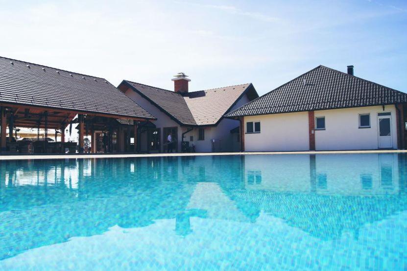 Hotel Intergaj 비옐리나 외부 사진